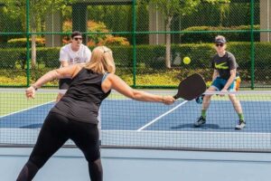 Lợi ích tuyệt vời khiến nhiều người chọn pickleball là gì?